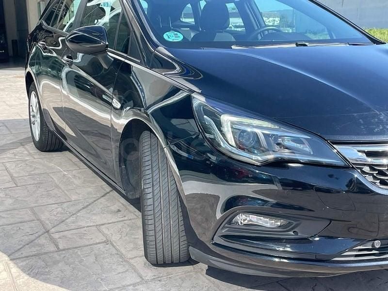 Usado Opel Astra Ultimate 145 CV (106 kW) 2021 Negro Familiar