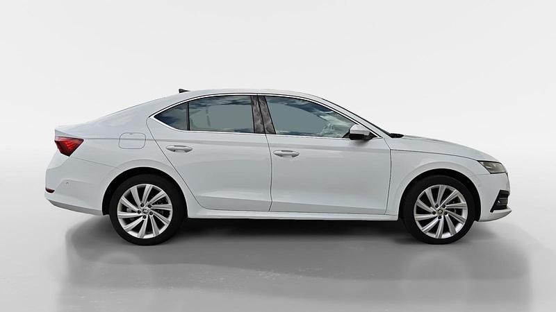 Usado Skoda Octavia Style 204 HP (150 kW) 2022 Branco Sedan