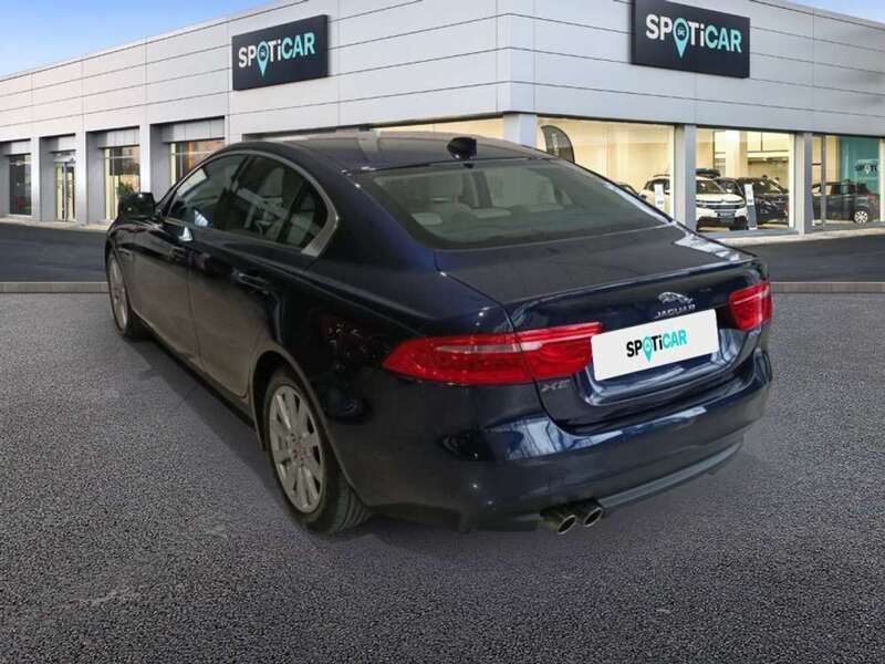 Usado Jaguar XE Prestige 179 CV (131 kW) 2018 Azul Berlina
