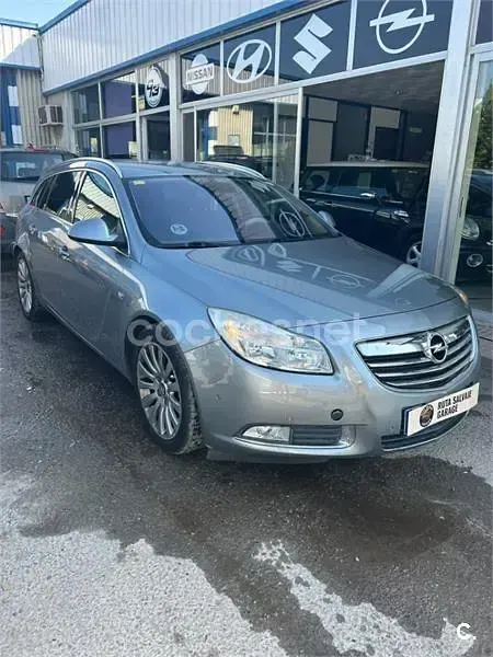 Usado Opel Insignia Essentia 130 CV (95 kW) 2010 Gris / plata Berlina