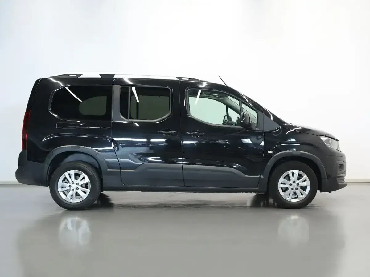 Usado Peugeot Rifter Allure 130 CV (95 kW) 2021 Negro Monovolumen