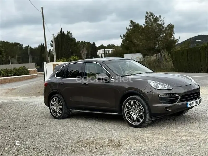 Usado Porsche Cayenne 400 CV (294 kW) 2011 Marrón SUV
