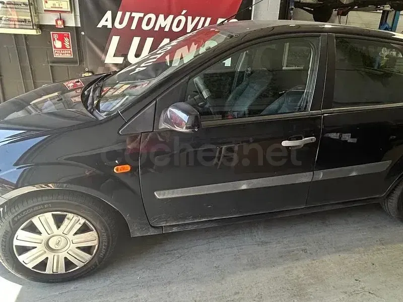 Usado Ford Fiesta Ambiente 68 CV (50 kW) 2006 Negro Utilitario