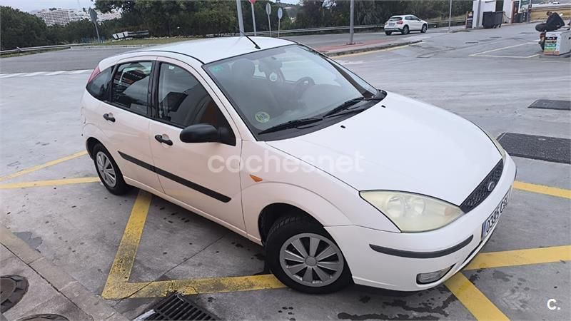 Blanco Usado 2004 Ford Focus Trend Berlina | 2100 € (Precio justo) - Imagen 1/4
