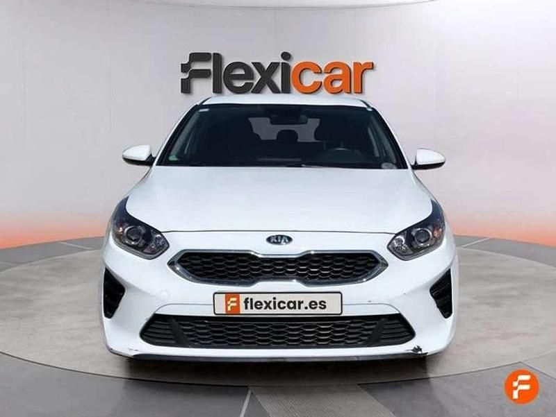 Begagnad Kia Ceed 120 HK (88 kW) 2020 Vit Halvkombi