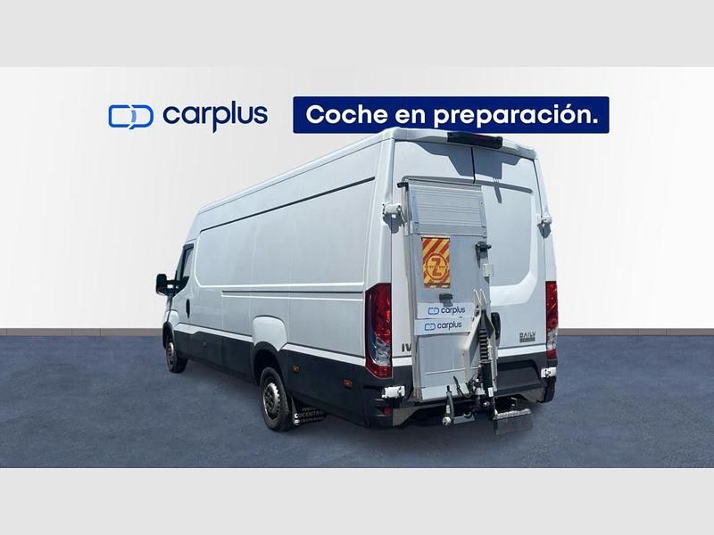 Usado Iveco Daily 136 CV (100 kW) 2020 Ic 194 blanco sólido Monovolumen