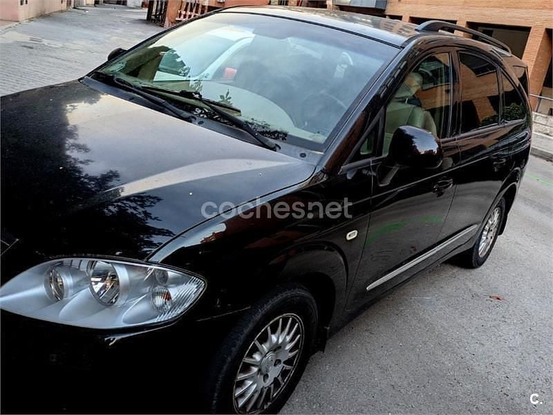 Usado Ssangyong (KGM) Rodius 165 CV (121 kW) 2011 Negro Monovolumen