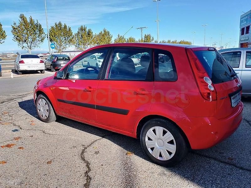 Usado Ford Fiesta 80 HP (58 kW) 2007 Vermelho Citadino