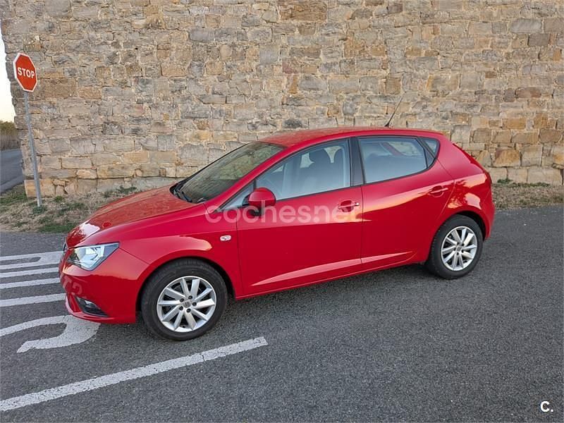Usado Seat Ibiza Style 90 CV (66 kW) 2012 Rojo Berlina