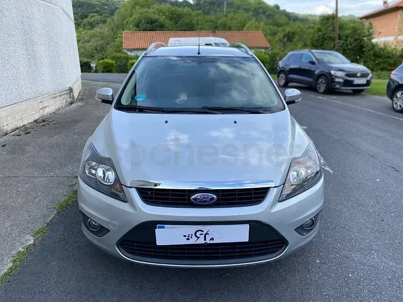 Usado Ford Focus Trend 100 CV (73 kW) 2011 Gris / plata Familiar