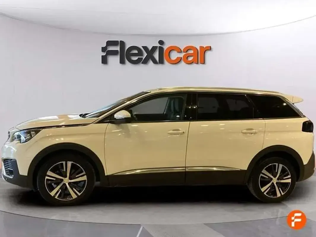 Usado Peugeot 5008 Allure 131 CV (96 kW) 2018 Blanco SUV