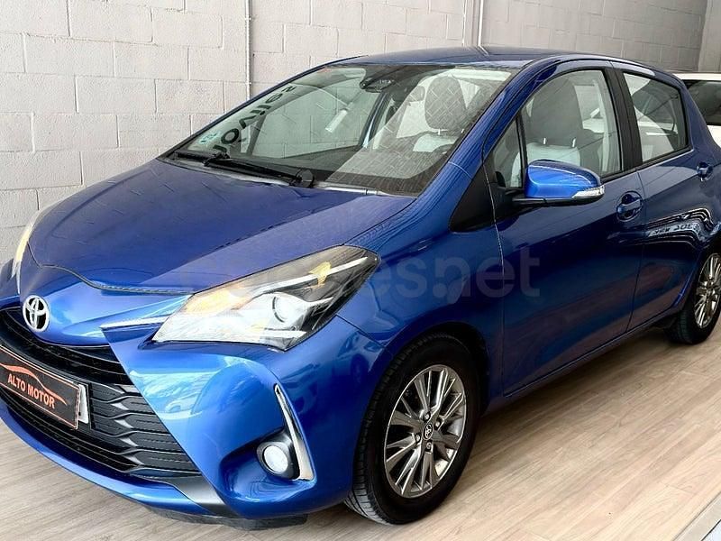 Usado Toyota Yaris Active 69 CV (50 kW) 2018 Azul Berlina