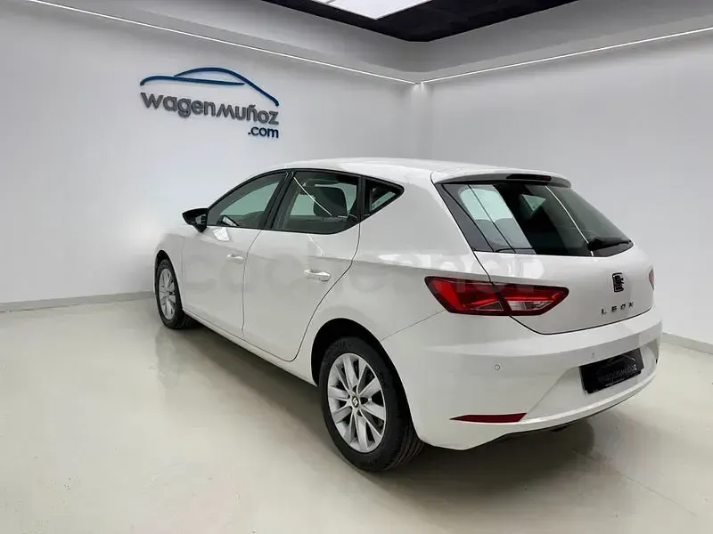 Usado Seat Leon Style 115 CV (84 kW) 2020 Blanco Berlina