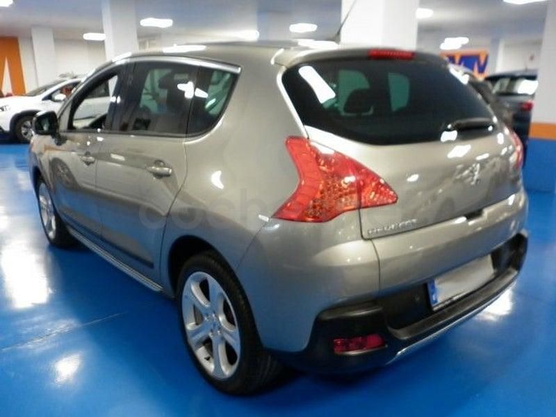 Usado Peugeot 3008 Allure 115 CV (84 kW) 2013 Marrón Familiar