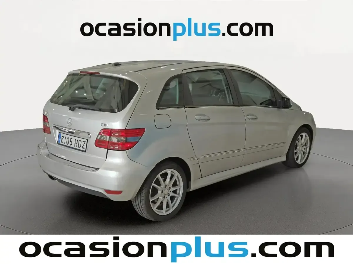 Usado Mercedes B180 109 CV (80 kW) 2011 Gris Utilitario