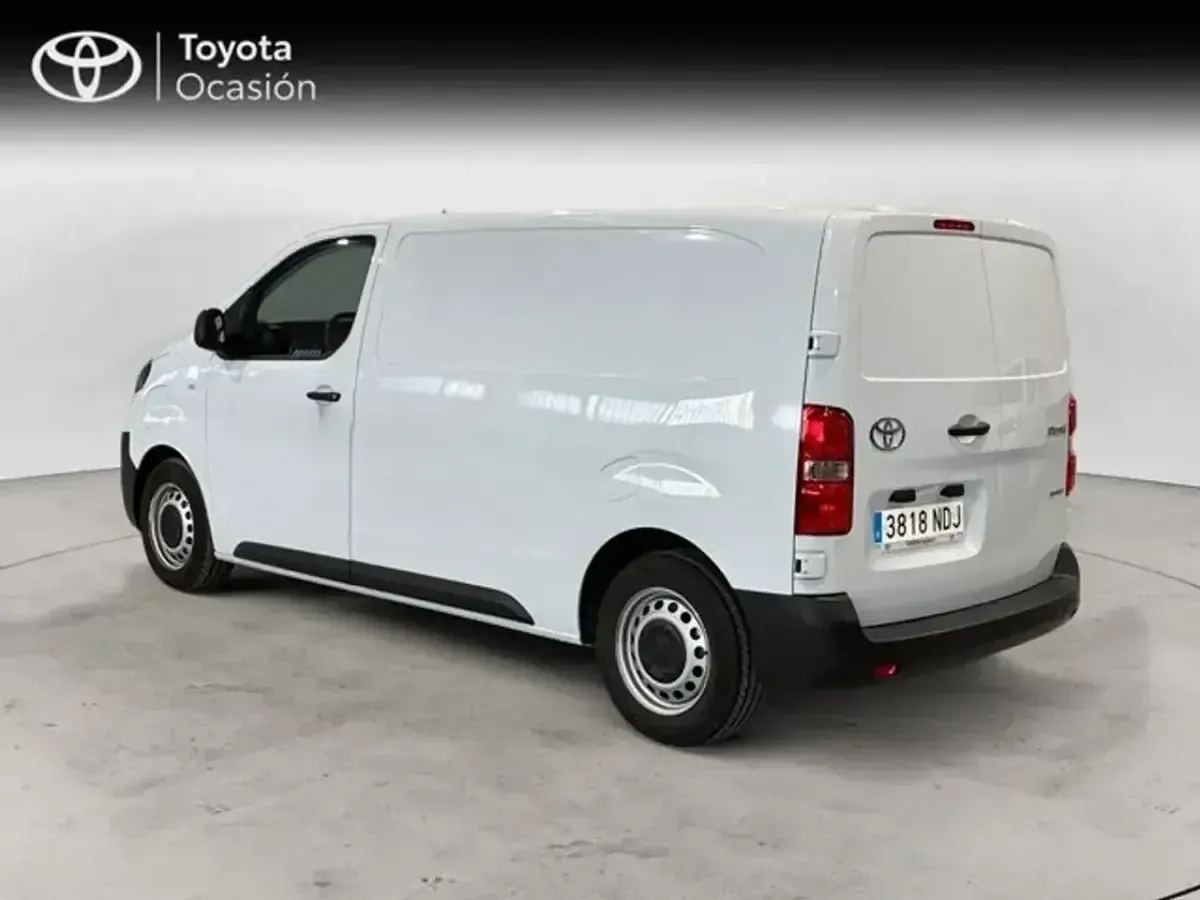 Käytetty Toyota Proace 100 kW (136 HP) 2025 Valkoinen Tila-auto