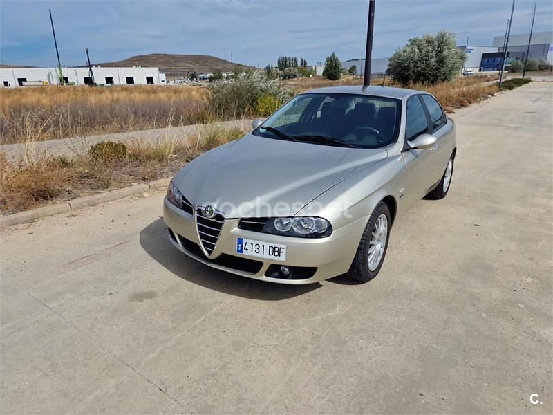 Usado Alfa Romeo 156 Distinctive 120 CV (88 kW) 2004 Beige Berlina