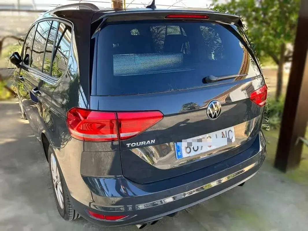 Usado VW Touran Advance 150 CV (110 kW) 2021 Gris Monovolumen