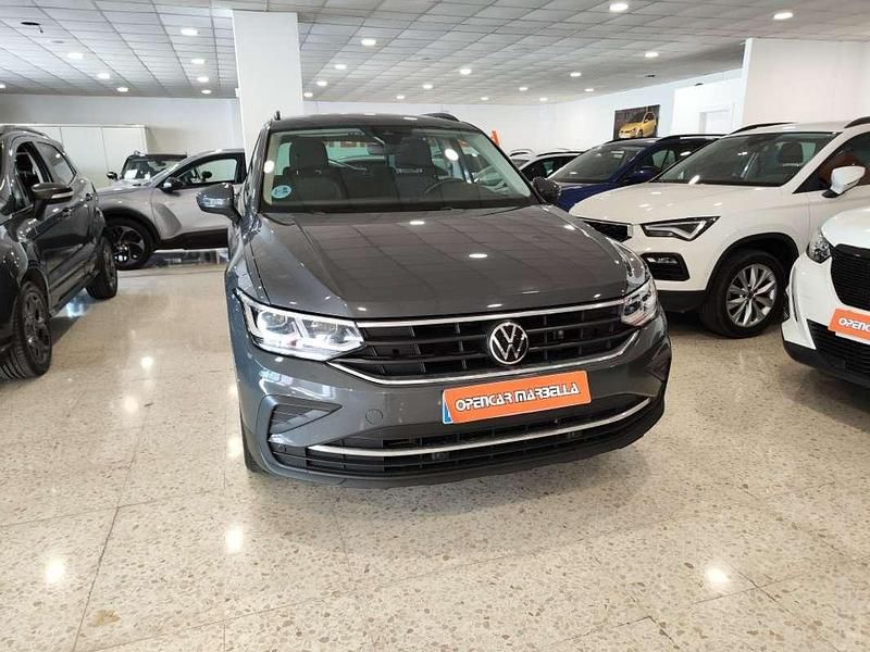 Usado VW Tiguan Life 150 CV (110 kW) 2023 Gris SUV
