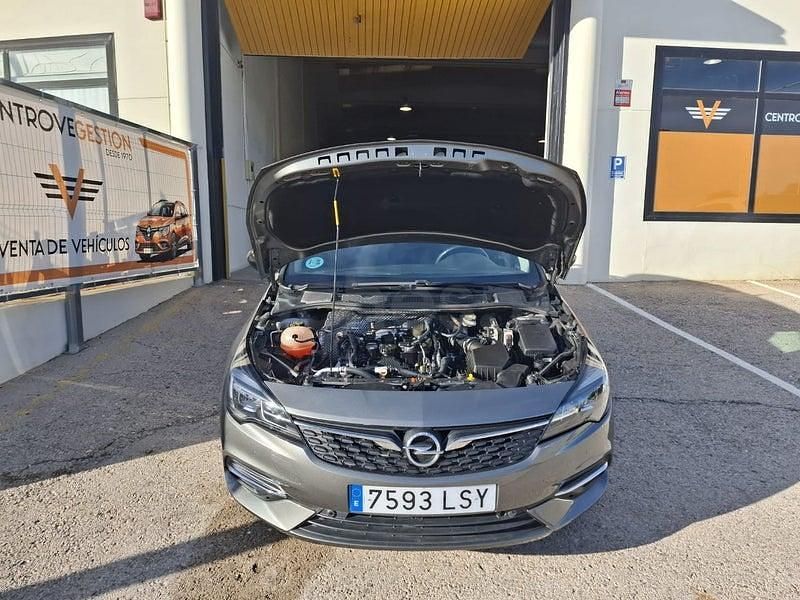 Usado Opel Astra Business Elegance 145 CV (106 kW) 2021 Gris / plata Familiar
