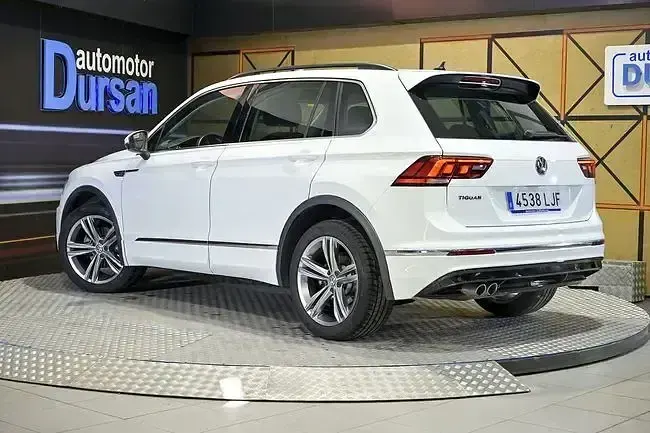 Usado VW Tiguan R-line 150 CV (110 kW) 2020 Gris / plata SUV