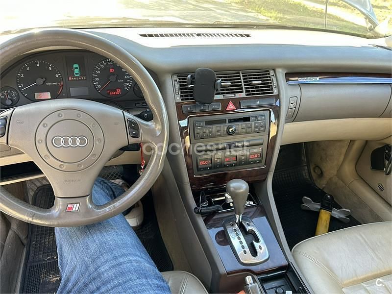 Usado Audi A8 S-Line 230 CV (169 kW) 1999 Azul Berlina