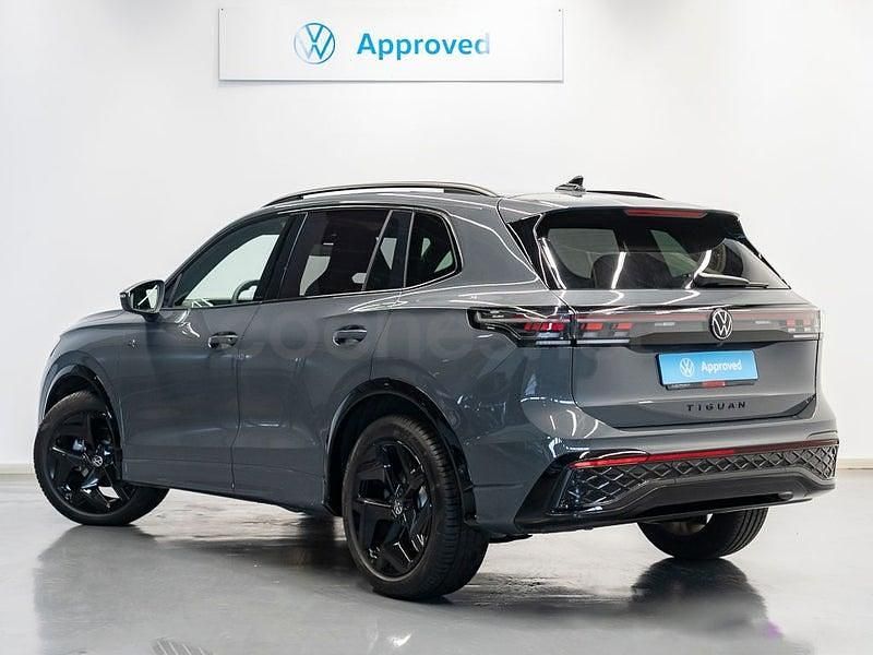 Usado VW Tiguan R-line 150 CV (110 kW) 2025 Gris / plata SUV