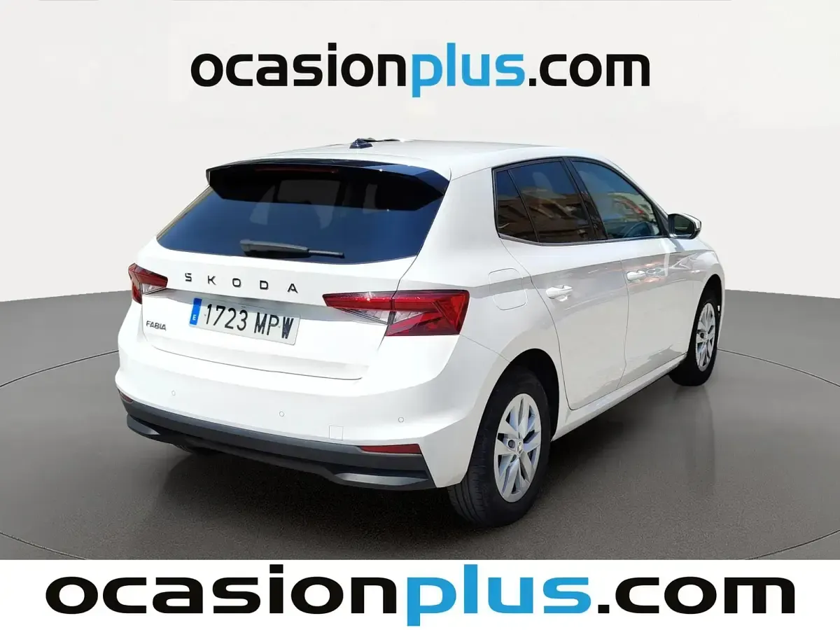Usado Skoda Fabia Selection 95 CV (69 kW) 2024 Blanco Utilitario