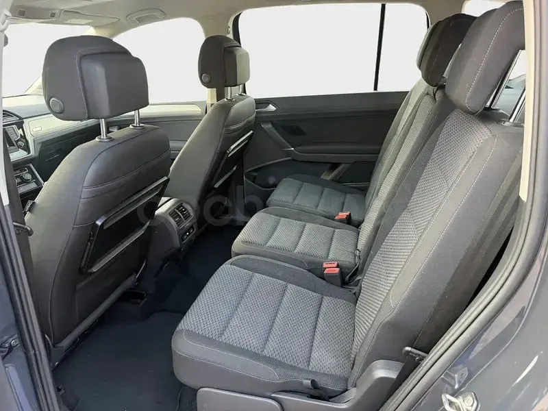 Usado VW Touran Edition 115 CV (84 kW) 2017 Gris / plata Monovolumen
