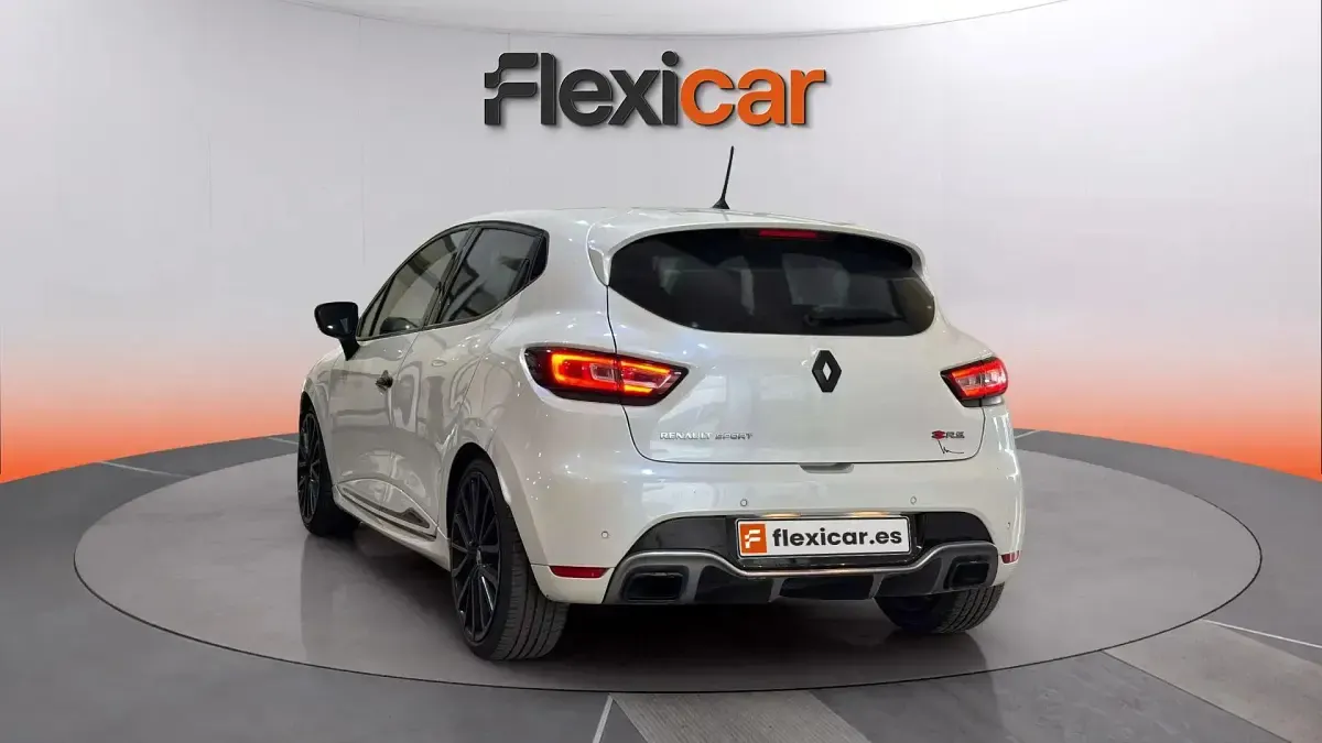 Usado Renault Clio IV Trophy 220 CV (161 kW) 2018 Blanco Berlina