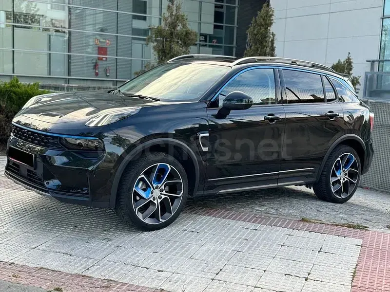 Begagnad Lynk & Co 01 261 HK (191 kW) 2022 Svart SUV