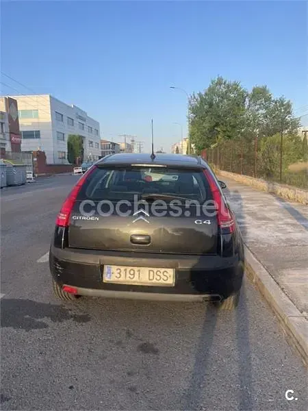 Usado Citroën C4 92 CV (67 kW) 2005 Negro Berlina