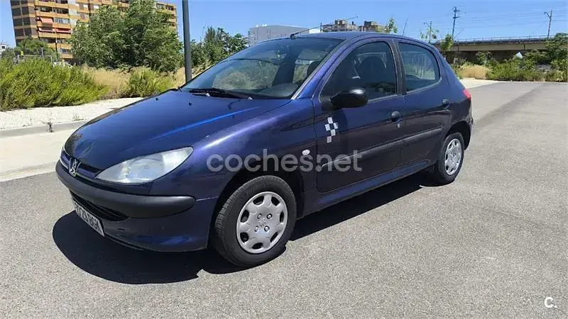 Usado Peugeot 206 75 CV (55 kW) 2000 Azul Berlina