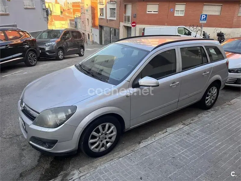 Usado Opel Astra Enjoy 105 CV (77 kW) 2006 Gris / plata Familiar
