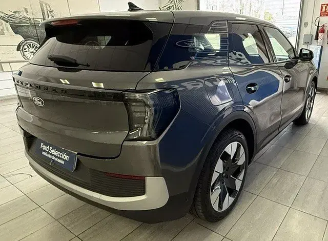 Usado Ford Explorer Premium 210 kW (286 CV) 2024 Gris magnetic (metalizado) SUV