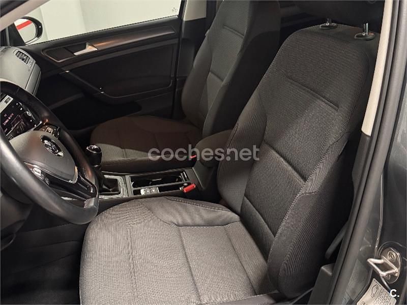 Usado VW Golf VII Advance 130 CV (95 kW) 2019 Gris / plata Familiar