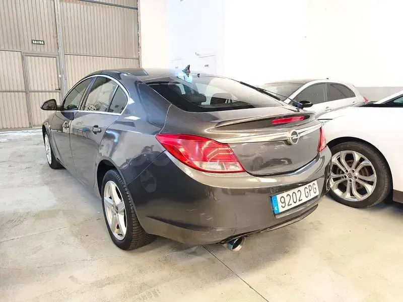 Usado Opel Insignia Cosmo 130 CV (95 kW) 2009 Gris / plata Berlina
