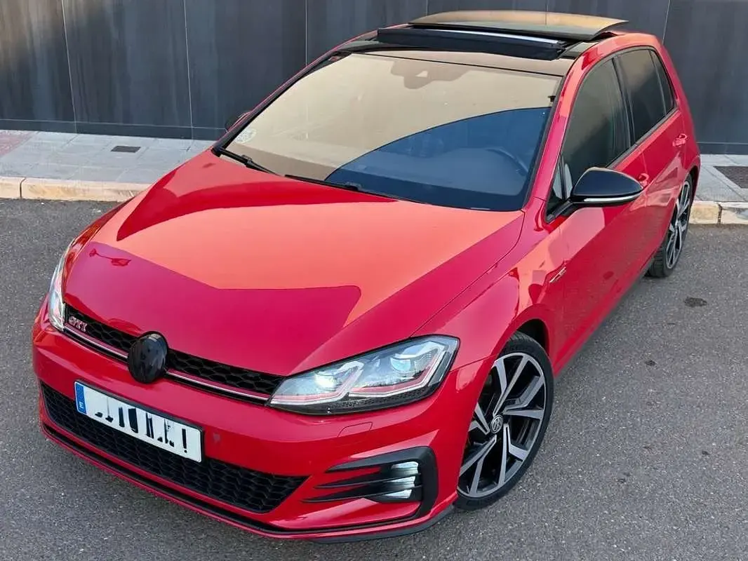 Usado VW Golf VII GTI 230 CV (169 kW) 2018 Rojo Utilitario