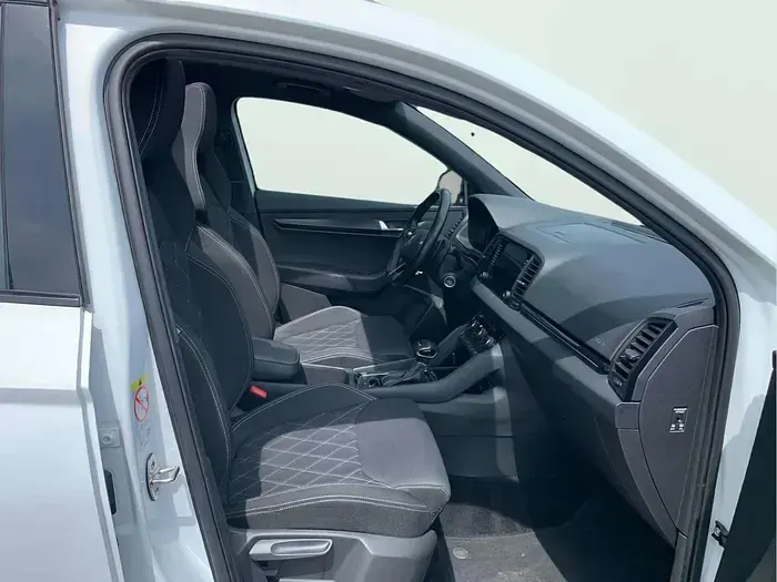 Usado Skoda Karoq SportLine 150 CV (110 kW) 2022 Blanco SUV