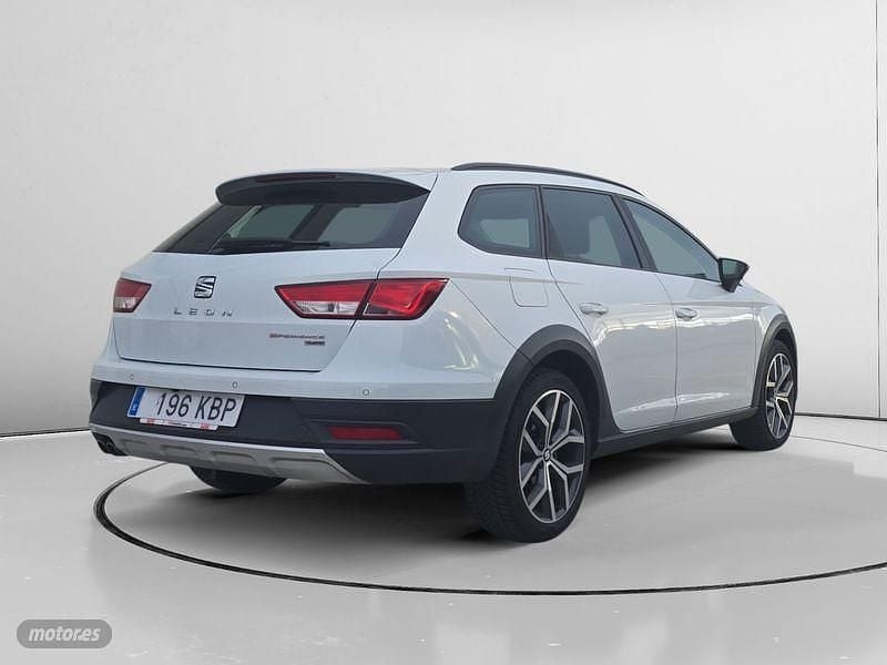 Usado Seat Leon X-Perience 4Drive 184 CV (135 kW) 2017 Blanco Familiar
