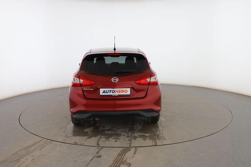 Usado Nissan Pulsar N-Connecta 115 CV (84 kW) 2016 Rojo Berlina