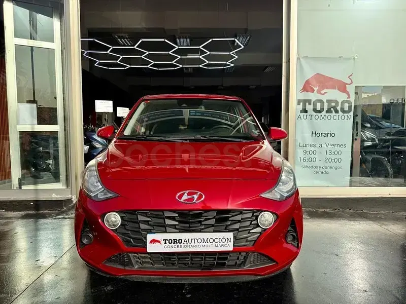 Usado Hyundai i10 67 CV (49 kW) 2021 Granate Utilitario