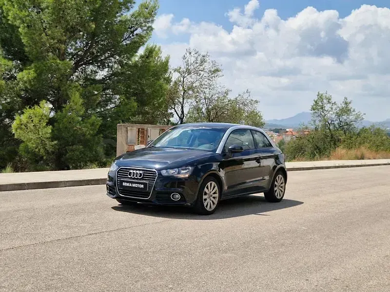 Usado Audi A1 Attraction 86 CV (63 kW) 2014 Negro Utilitario