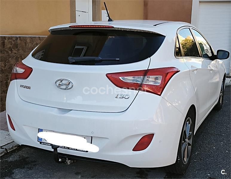 Usado Hyundai i30 GO! 110 CV (80 kW) 2016 Blanco Berlina