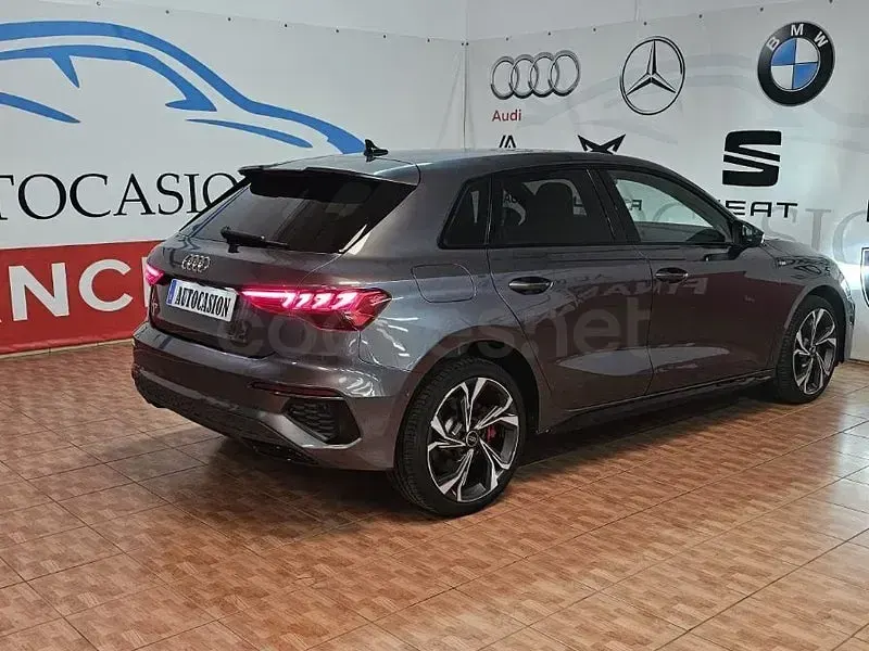Usado Audi A3 S-Line 245 CV (180 kW) 2023 Gris / plata Berlina
