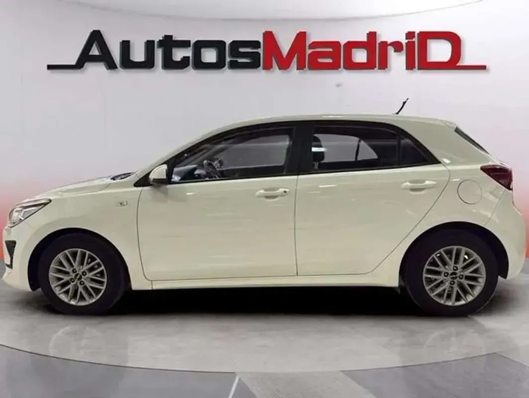 Usado Kia Rio 84 CV (61 kW) 2022 Blanco Utilitario