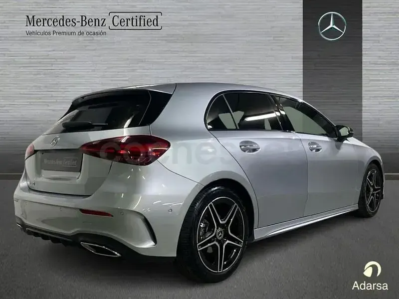 Usado Mercedes A180 136 CV (100 kW) 2025 Gris / plata Berlina
