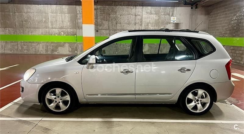 Usado Kia Carens Active 140 CV (102 kW) 2008 Gris / plata Monovolumen