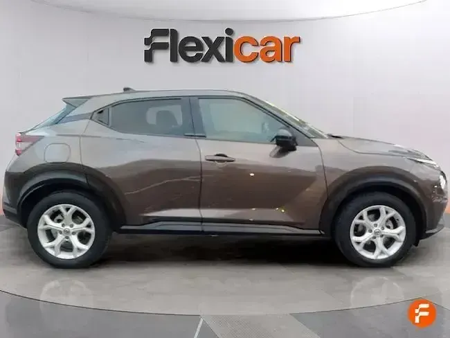 Usado Nissan Juke Acenta 114 HP (83 kW) 2022 Castanho SUV