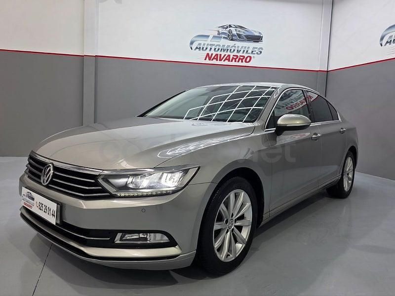 Usado VW Passat Advance 150 CV (110 kW) 2017 Gris / plata Berlina